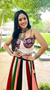 Aayushi Dholakia Instagram - Gujarati is my love language🫶🏻❤️
.
.
.
.
Wearing: @shefalisstudio 
#reels #garba #chaniyacholi #navratrilook #navratrivibes #navratrifestival #festiveoutfit #festivaloutfit
