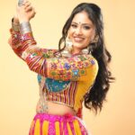 Aayushi Dholakia Instagram - Gujarati?? Hastoo Vadiiii😎😋💥❤️ Day 6 of #9daysofnavratri calls for all the bright colours in one frame🫶🏻 Wearing- @divas.couturebyapexa HMU- @plumzstudio Shot and edited by- @artofpixels_studio #navratri2023 #chaniyacholi #dandiya #navratrilook #garbanight #garbalover