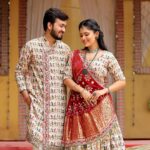 Aayushi Dholakia Instagram - ‘With You’ but made it Gujarati🤪😋 2/9 of #9daysofNavratri w/ @krutinprajapati 💖 . . . . Wearing- @pritis_paridhan Shot by- @shivamstudiopetlad #reels #chaniyacholi #navratrilook #navratrivibes #jhumkaswag #navratri #garbanight #dandiya