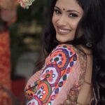 Aayushi Dholakia Instagram - Kickstarting #9daysofNavratri with a teaser to show you what’s coming up!!!💥💃 This is one festival that I get super stoked of and am so excited for everything that’s coming up! Have shot with such beautiful brands and here’s a glimpse of their wonderful designs🫶🏻💖 . . . Edited by- @aayushidholakia_ Outfits from- @palkindziner @pritis_paridhan Videos shot by- @dpandaproduction @shivamstudiopetlad HMU- @plumzstudio #reels #navratrilook #navratrivibes #chaniyacholi #garbalover #garbanight #festiveoutfit