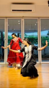 Aayushi Dholakia Instagram - POV: When your heart and mind desires for the same thing🫶🏻 dancing on this beautiful track with @anvishetty was truly very special🥰 
.
.
.
.
.
Choreography- @anvishetty 
📍- @tangerineartsstudio 
#danceitout #lovedancing #dancetime #dancelovers #danceworkshop #lovefordance