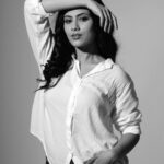 Aayushi Dholakia Instagram – stole dad’s shirt🖤
.
.
.
.
.
Clicked by: @luck_eiii @studio.strobes

#photomodeling #modellook #fashionmodeling #modelinglife #beforeandafter