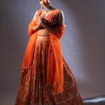Aayushi Dholakia Instagram - Pari Hoon Main🧚 ✨ IM SORRY BUT I’M STILL NOT OVER THIS LOOK!!🤌🏻😍 . . . . Wearing- @amrinkhanofficial HMU- @plumzstudio Shot by- @artofpixels_studio Jewellery by- @zanzar_nx #fashionshoots #fashionmodeling #modelinglife #fashionmodel #modeling #womanmodel