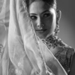 Aayushi Dholakia Instagram - Pari Hoon Main🧚 ✨ IM SORRY BUT I’M STILL NOT OVER THIS LOOK!!🤌🏻😍 . . . . Wearing- @amrinkhanofficial HMU- @plumzstudio Shot by- @artofpixels_studio Jewellery by- @zanzar_nx #fashionshoots #fashionmodeling #modelinglife #fashionmodel #modeling #womanmodel