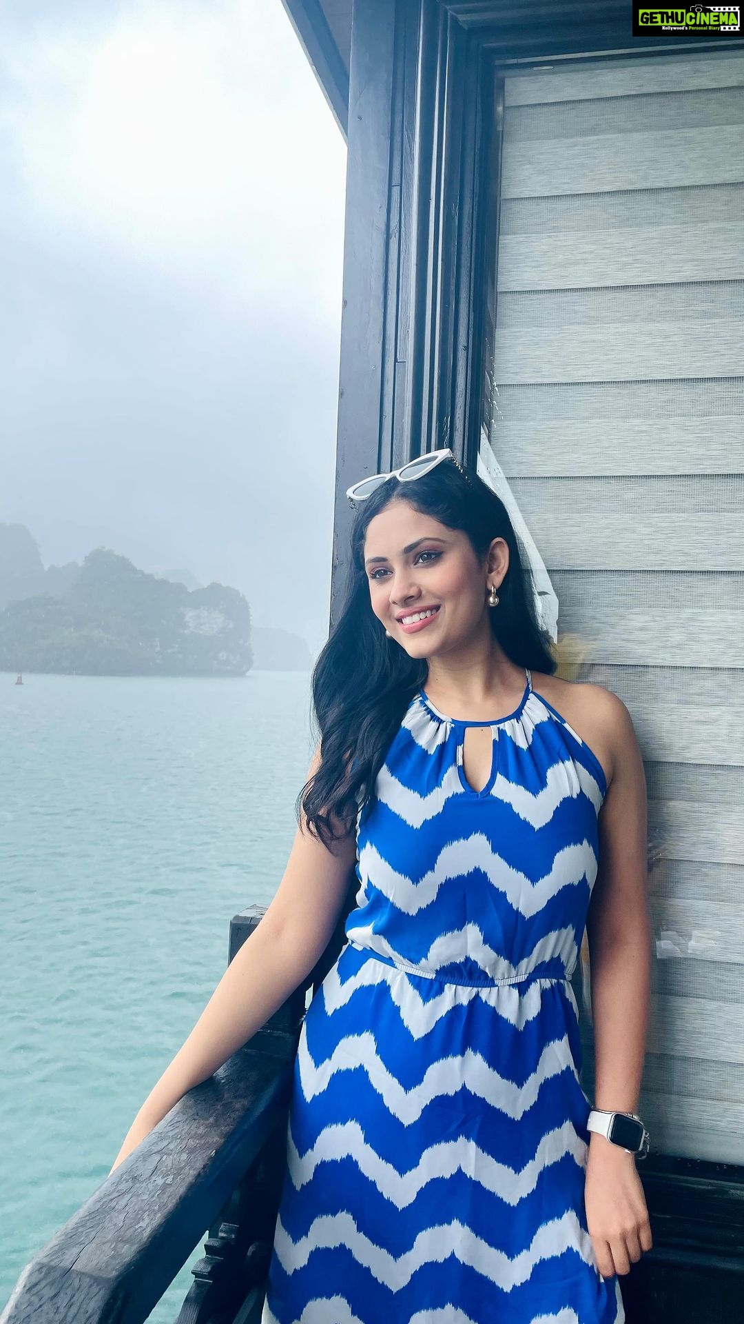 Aayushi Dholakia Instagram - Last year I celebrated Diwali away from my family and decided never to repeat it! The best part about this festival is ✨being together with our loved ones✨❤️🧿 Family is what brings the most joy, love and light🪔🫶🏻🥰 . . . . #reels #trending #familyfuntime #familyactivities #familygetaway #happydiwali