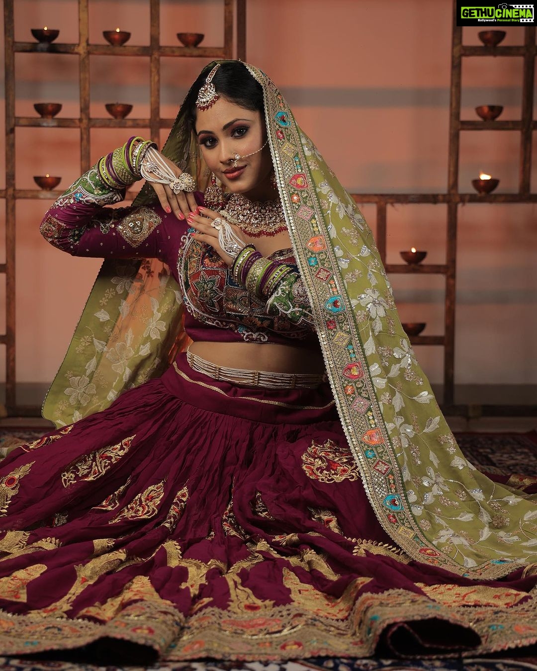 Aayushi Dholakia - 2K Likes - FAV FESTIVAL SOON!!❤️🔥💥Neither can I nor these iconic characters can waittt✨🤩😍
>>>Swipe till the last for my favourite look!! Let me know yours in the comments belowww🫶🏻
.
.
.
.
Outfits by: @palkindziner
Jewellery by: @auraartjewels
HMU: @plumzstudio
Clicked and edited by: @dpandaproduction
#navratrilook #navratrivibes #chaniyacholi #navratri #bollywood #hindimovie #bollywoodfilms