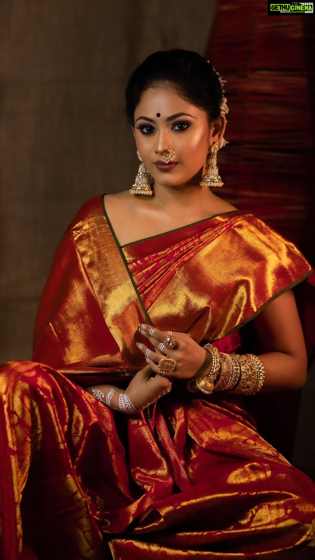 Aayushi Dholakia - 1.8K Likes - मस्तानी
तुज़े याद कर लिया है आयत की तरह,
अब तेरा ज़िक्र होगा इबादत की तरह….
In frame: @aayushidholakia_
Make up & Hair: @plumzstudio
Photography: @wanderingwithdreamer @nitin_raval_14_
Jewellery: @auraartjewels
#reels #sareetime #lovesaree #iwearsaree #traditionaloutfit #sareelook #makeup#kohleyes