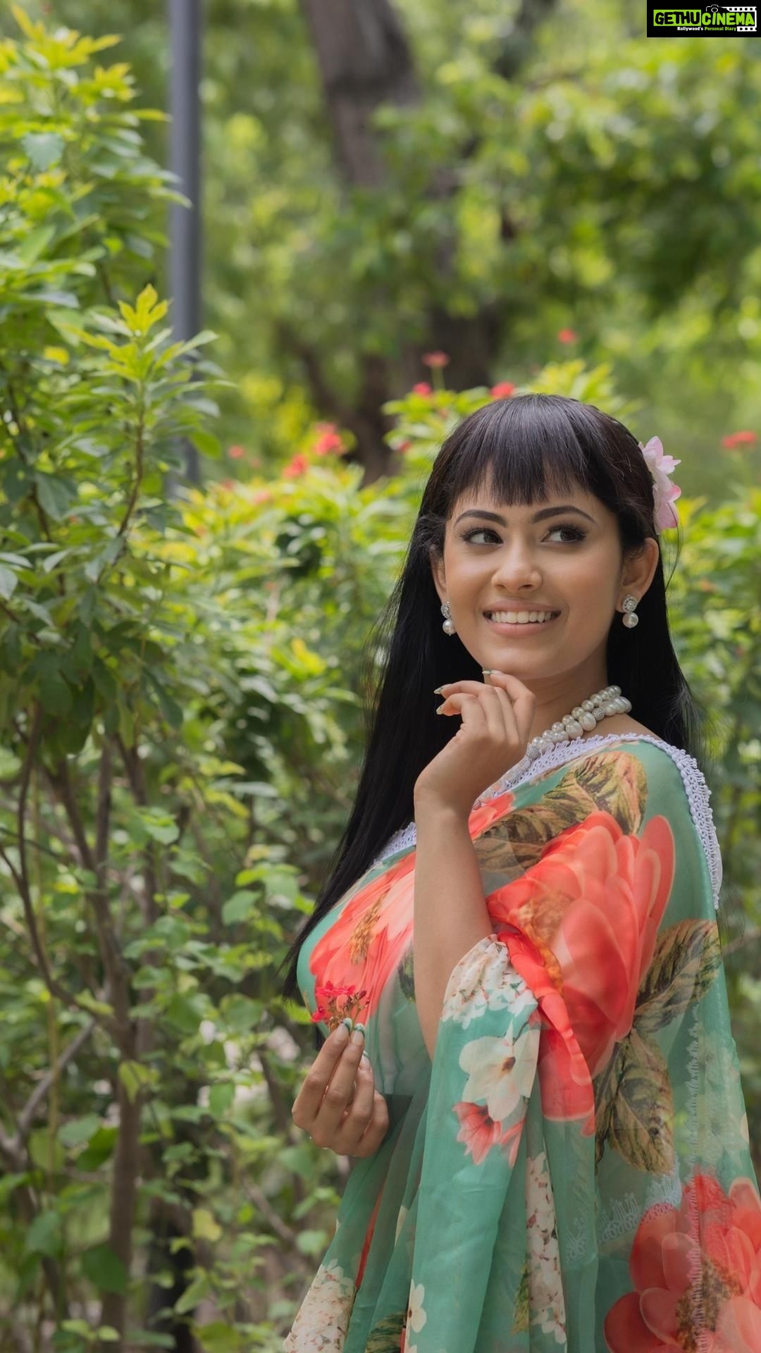 Aayushi Dholakia - 1.3K Likes - Dream girl ♥️
The style icon of 70’ era was @dreamgirlhemamalini Their defined eyes and those hairs stole hearts of many and left foot print “Dream Girl” on our head.
Makeup & Hair: @plumzstudio
In frame: @aayushidholakia_
Photography: @wanderingwithdreamer @nitin_raval_14_
Jewellery: @auraartjewels
#hemamalini #retromakeup #70smakeup #retrobollywood #bollywood #eyeliner #bollywoodmakeuplook #70sfashion #plumzstudio #makeupinspiration #dreamgirl #retrohairinspo