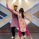 Aayushi Dholakia Instagram - @alexander_noel_janam PAINTED THE CITY PINK💖 Had the best time dancing with such a beautiful soul🫶🏻🧿❤️ . . . . . DC- @alexander_noel_janam 📍- @themovesstudio #dancetime #danceislove #danceartist #dancemood #lovedancing #lovefordance