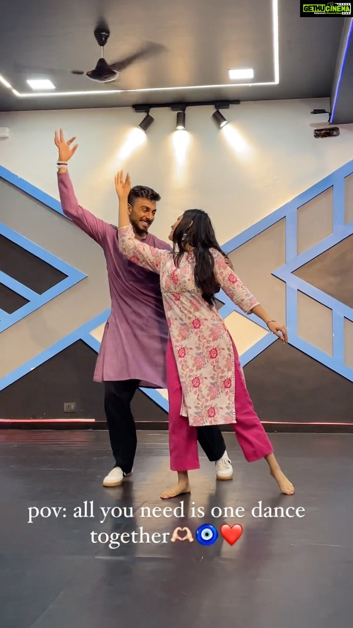 Aayushi Dholakia - 31.2K Likes - @alexander_noel_janam PAINTED THE CITY PINK💖
Had the best time dancing with such a beautiful soul🫶🏻🧿❤️
.
.
.
.
.
DC- @alexander_noel_janam
📍- @themovesstudio
#dancetime #danceislove #danceartist #dancemood #lovedancing #lovefordance
