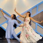 Aayushi Dholakia Instagram - SHE CAME AND CONQUERED HEARTS❤️🧿 The only reason I’ve forgotten steps is because I would end up watching @_burritu_ dancing in the mirror and would get mesmerised by how gracefully she moves 🫶🏻🌟 Can’t wait to have you back beautiful❤️ . . . . Choreography by- @_burritu_ 📍- @themovesstudio #dancelovers #dancetime #lovefordance #dancemood #dancewithme