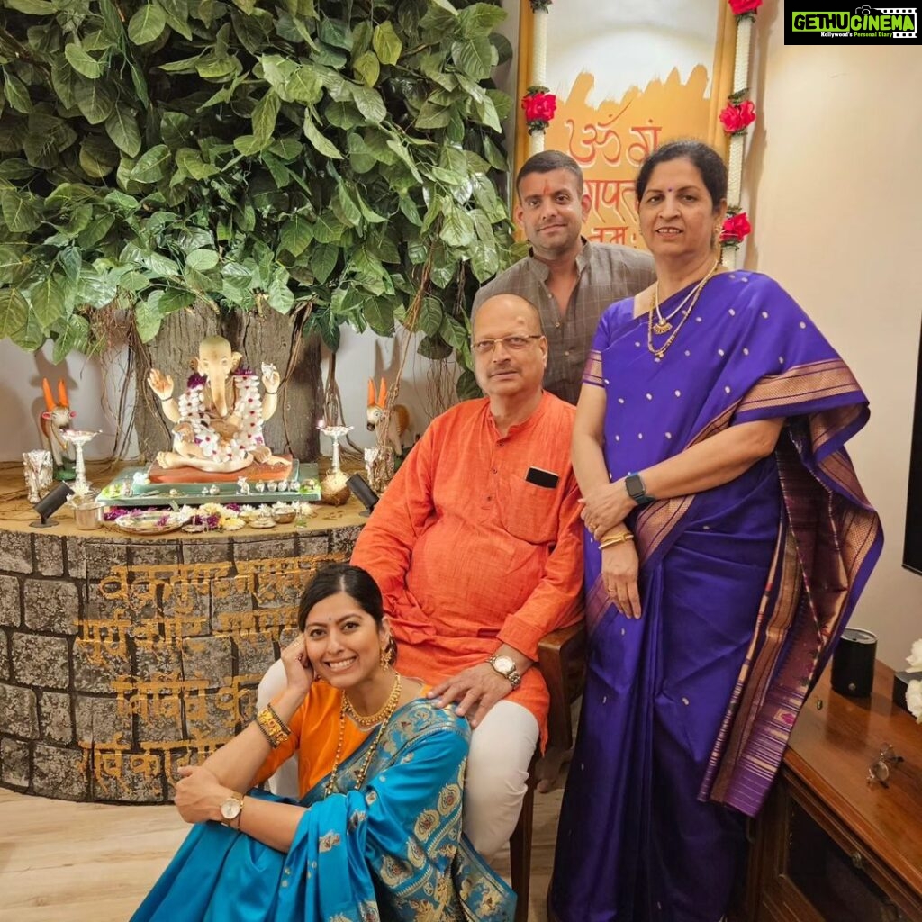 Abhidnya Bhave Instagram - 😌🙏Shree Swami Samarth Ganpati bappa Moraya🙏😌 Khara hoi jaga shraddhes hit, Kasa Hoshi thawin tu swami bhakti, Aathav kitida dili tyanich Sath, Nako dagmagu swami detil hath, Ashakya hi shakya kartil swami🙏 #bestpartoftheyear #missyouaaji😘