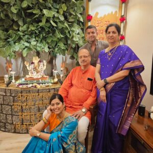 Abhidnya Bhave Instagram - 😌🙏Shree Swami Samarth  Ganpati bappa Moraya🙏😌

Khara hoi jaga shraddhes hit,
Kasa Hoshi thawin tu swami bhakti,
Aathav kitida dili tyanich Sath,
Nako dagmagu swami detil hath,
Ashakya hi shakya kartil swami🙏

#bestpartoftheyear
#missyouaaji😘