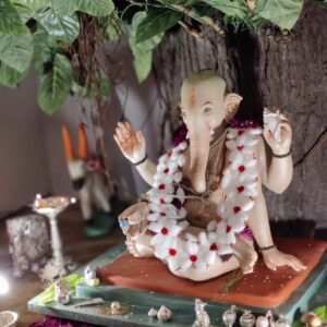 Abhidnya Bhave Instagram - 😌🙏Shree Swami Samarth  Ganpati bappa Moraya🙏😌

Khara hoi jaga shraddhes hit,
Kasa Hoshi thawin tu swami bhakti,
Aathav kitida dili tyanich Sath,
Nako dagmagu swami detil hath,
Ashakya hi shakya kartil swami🙏

#bestpartoftheyear
#missyouaaji😘