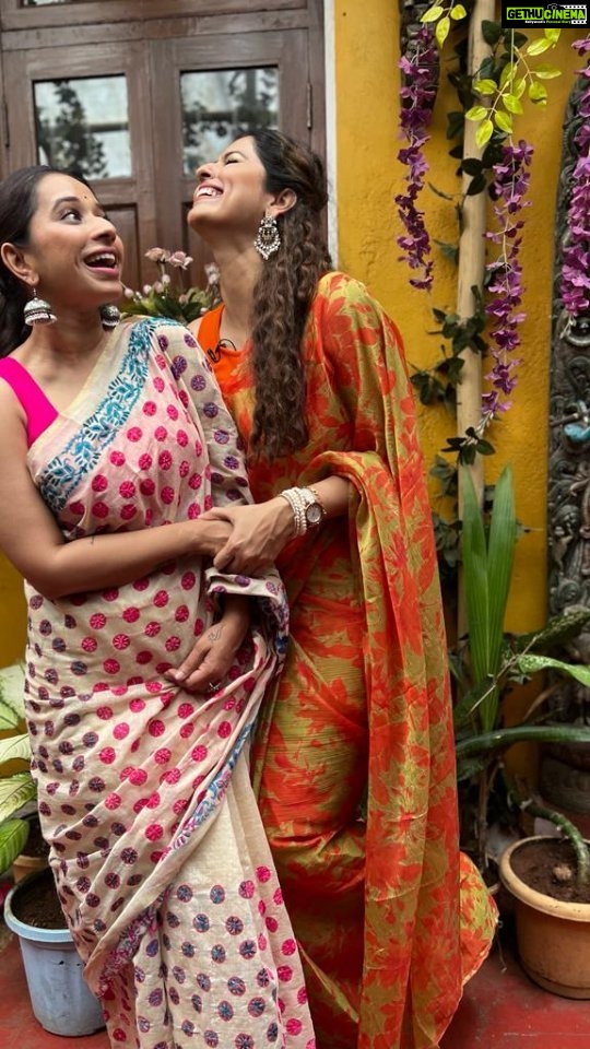 Abhidnya Bhave Instagram - For the love and appreciation of the Bollywood film that made me feel the Bollywood magic all over again after so longgg!! A typical massy package, packed with super performances by all ,@aliaabhatt is a treat to watch in her Bengali avatar, but @ranveersingh especially made me fall in love with Rocky randhawa ๐ and Rocky made me fall all the more for ranveer singh!!!!!! I am amazed by the energy and ease of his performance. A super sexy entertainer ๐. And proud to see @kshiteejog giving a cut throat performance in front of all the biggies, you make us all proud๐๐๐. And with this reel friendships day could not get any better๐.Dressed up for a supercute abp maza interview ,friendship day special, we made the most out of the most special day. Thank you @abpmajhatv @rakhee_16