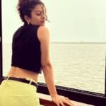 Abhidnya Bhave Instagram – Only the adhar card stuck in my pocket looks off, baki Sab Gazab😛😍🎵🌊🍃🌴

📸 @mehul_pai

#justanormalcitizenwhohappenstobeacelebrity On the Beach