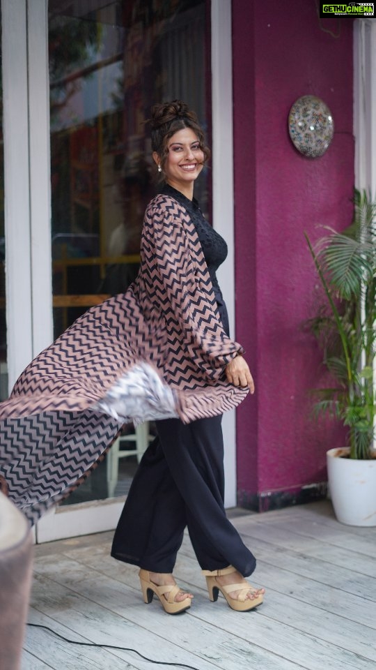 Abhidnya Bhave Instagram - If a song could describe me!!!It's this !😛😌✨🙆🥸 #koifaraknahipadta😝🤟 Photographer : @rk_fotografo Makeup : @makeupbyurmee Hair : @celebsmakeupbysejal Stylist/Designer : @chiffoungary_designandstyle X @garykaurk Earings - @miranabymegha X @affiliates_pr Rings - @itahdnura Location : @jlwamumbai X @picturenkraftofficial Managed by : @ankurghatge_