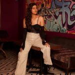 Abhidnya Bhave Instagram - बस, बैठे‌बैठे!!😛🙈🖤 📸: @rk_fotografo 😚 : @makeupbyurmee 👧:: @celebsmakeupsejal 💍 : @itahadnura Location : @jlwamumbai X @picturenkraftofficial Managed by : @ankurghatge_