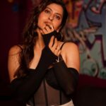 Abhidnya Bhave Instagram - Sab gazab😏✨🥹😌 (Choice of my song will be loved by a lot of my friends 😛😂 #iykyk) 📸: @rk_fotografo 😚 : @makeupbyurmee 🙆:: @celebsmakeupsejal 💍: @itahadnura Location : @jlwamumbai X @picturenkraftofficial Managed by : @ankurghatge_