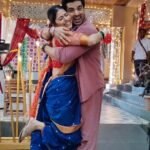 Abhidnya Bhave Instagram - Guess who is my favourite on set 😁🙏❤️ #myfavoriteplace #costarsforshow #bondsforlife