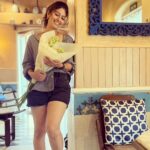 Abhidnya Bhave Instagram - Bloom with grace✨⭐💐♾️🧿☘️ #lovefornature #myhappymomentscaptured 📸 My adjusting photographer @mayurideshmukhofficialll