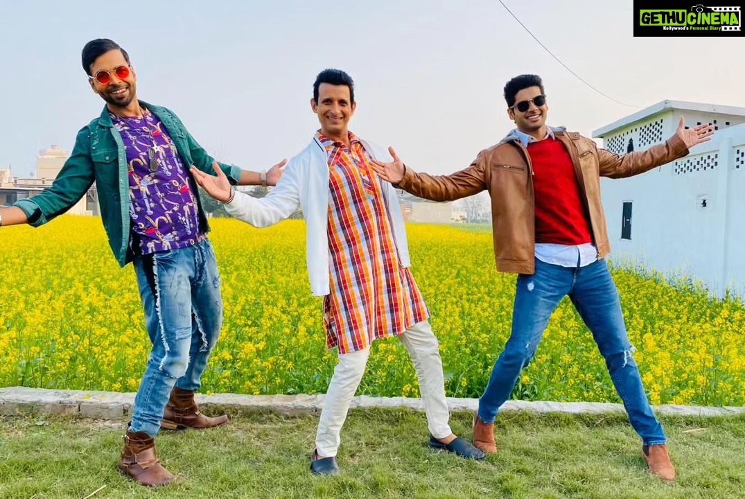 Abhimanyu Dasani Instagram - Can't help falling in... #AankMicholi #fans