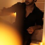 Abhimanyu Dasani Instagram - Man in black 👽 for @mumbaifilmfestival . Outfit @rechannelfashions Styled by @anshikaav Assisted by @bhatia_tanisha Nita Mukesh Ambani Cultural Centre