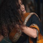 Abhirami Venkatachalam Instagram - என் இமையைத் திறந்தால்… நீ இருப்பாய்… #av #abhiramivenkatachalam #kanmani #kannamma Photography- @sokka_vigithan Makeup & outfit- @aritharam_paris