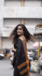 Abhirami Venkatachalam Instagram - அன்பை மட்டுமே எதிர்பார்க்கும் உங்கள் கண்ணம்மா♥️ 🙏🏼 Videography- @sokka_vigithan Costume and makeup- @aritharam_paris #av #abhiramivenkatachalam #kannamma #kanmani