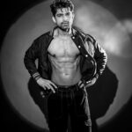 Abhishek Kumar Instagram - "Whenever I feel bad, I use that feeling to motivate me to work harder. I only allow myself one day to feel sorry for myself. When I'm not feeling my best, I ask myself, 'What are you going to do about it?' I use the negativity to fuel the transformation into a better me." . . 📸 @retouchbyhim 📍 @influencer.city08 #AbhishekKumar