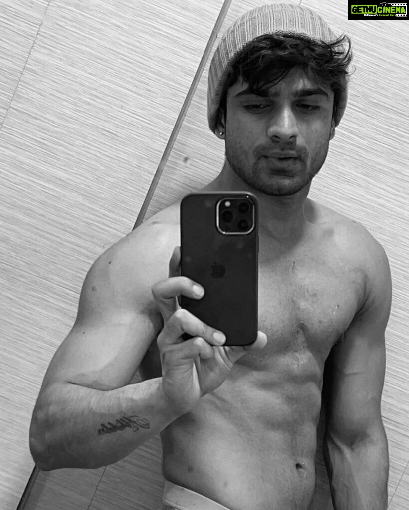Abhishek Kumar Instagram - Posting Some Shirtless Selfies 🔥 Last One Is My Favourite! #AbhishekKumar Mumbai, Maharashtra