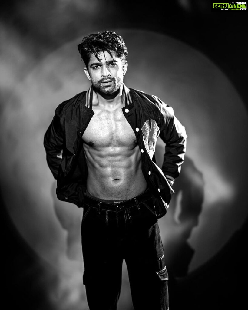 Abhishek Kumar Instagram - "Whenever I feel bad, I use that feeling to motivate me to work harder. I only allow myself one day to feel sorry for myself. When I'm not feeling my best, I ask myself, 'What are you going to do about it?' I use the negativity to fuel the transformation into a better me." . . 📸 @retouchbyhim 📍 @influencer.city08 #AbhishekKumar