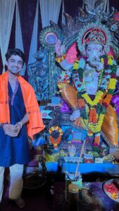 Abhishek Kumar Instagram - भक्ति गणपति, शक्ति गणपति, सिद्धि गणपति,
लक्ष्मी गणपति, महा गणपति।
सुख करता जय मोरया, दुख हरता जय मोरया;
कृपा सिन्धु जय मोरया, बूढ़ी विधाता मोरया;
गणपति बप्पा मोरया, मंगल मूर्ती मोरया!

#AbhishekKumar #ganpatibappamorya #SabAchakarnaPrabhu 🙏🙏