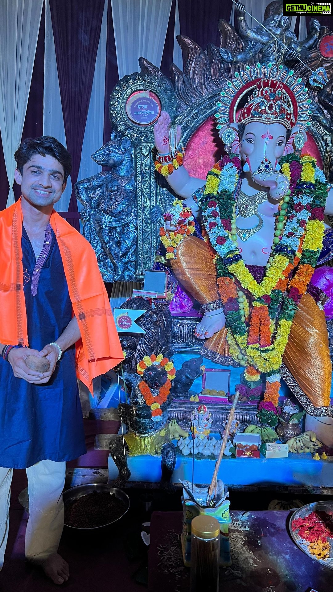 Abhishek Kumar - 410.3K Likes - भक्ति गणपति, शक्ति गणपति, सिद्धि गणपति,
लक्ष्मी गणपति, महा गणपति।
सुख करता जय मोरया, दुख हरता जय मोरया;
कृपा सिन्धु जय मोरया, बूढ़ी विधाता मोरया;
गणपति बप्पा मोरया, मंगल मूर्ती मोरया!
#AbhishekKumar #ganpatibappamorya #SabAchakarnaPrabhu 🙏🙏