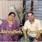 Abhishek Kumar Instagram - मैं कैसे हार जाऊं तकलीफो के आगे, मेरी तरक़्क़ी की आस में मेरे माँ-बाप बैठे है। . Jai mata di 🙏 . #abhishekkumar #abhishekavengers #happydiwali #family #bb17 #colors #jiocinema