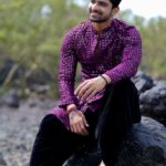 Abhishek Kumar Instagram - लक्ष्मी माता आएं, आपके घर में विराजे, धनतेरस की आपको हार्दिक शुभकामनाएं भेजें। . Happy dhanteras to all . Outfit by:- @pankysoni Pic credit:- @ic_productions08 . #abhishekkumar #abhishekavengers #bb17 #colorstv #jiocinema