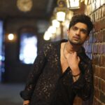 Abhishek Kumar Instagram - Results aren’t in your hands, effort and hardwork is 🔥 . . . . #AbhishekKumar #HaryanviSong #ShootClick #Chandigarh #punjab #allblack #blackisbeautiful #blackish #instapost #viralpost #viralposts #eyes #expression Chandigarh, India