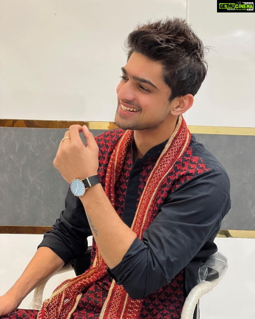 Abhishek Kumar Instagram - Going strong with my festive look this year with @danielwellington. Wearing their Watch classic cornwall this year, and completing my #OOTD . Start shopping for yourself or your loved ones from DW and get a 15%. Plus, use my code DWABHISHEK to avail another 15% off. #DWali #DanielWellington #ad