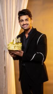 Abhishek Kumar Instagram - Finally 1 million completed , thanku everyone for supporting me in this journey…
.
Style by- @thekaurstory17 
Outfit by- @terzeebyzeeshanazamali 
.
#abhishekkumar #abhishekavengers #1million #bb17 #colorstv #jiocinema