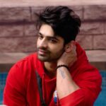 Abhishek Kumar Instagram - एक अलग पहचान बनाने सी की आदत है हमें, जखम हो जितना गहरा उतना मुस्कुराने की आदत है हमें . Style by- @thekaurstory17 Outfit by- @lazyhippos.in . #abhishekkumar #abhishekavengers #jiocinema #colorstv #bb17
