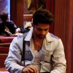 Abhishek Kumar Instagram - Meri Rooh Ki Aawaj Ho Tum Kaha Na Bahut Khas Ho Tum . This message to all the #abhishekavengers . Style by- @thekaurstory17 Outfit by:- @fanaanofficial . #abhishekkumar #abhishekavengers #colorstv #jiocinema #bb17