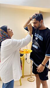 Abhishek Kumar Instagram - माँ की सिखाई हर शफ़ा काम आयी मेरे 
उस बेवफ़ा की दी बद्दुआ काम आयी मेरे
 उसने कहा था जा तू कभी कामयाब नहीं होगा 
सो बटवारे मैं बस माँ नाम आयी मेरे !🙏
.
.
#abhishekkumar #abhisheavengers #bb17 #colorstv #jiocinema