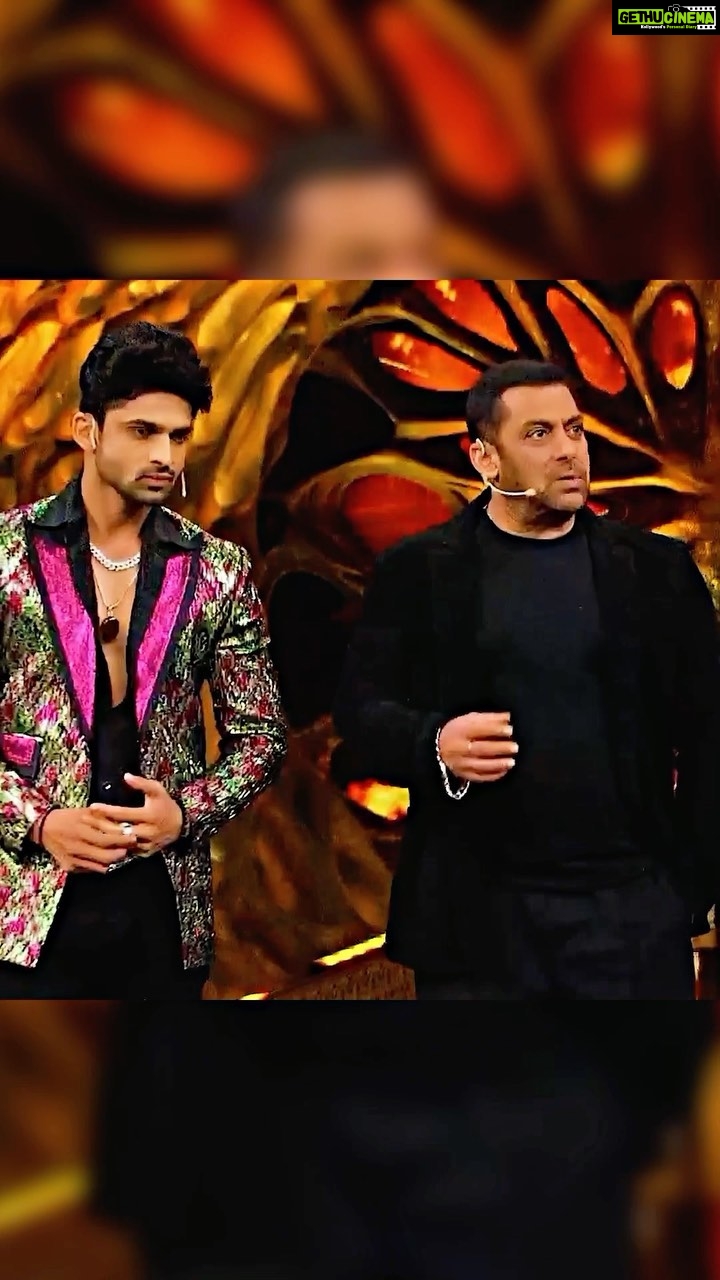 Abhishek Kumar Instagram - Im a bigg biggg fan of @beingsalmankhan sir , ye meri life ki dream thi sir se milna , aaj unke show mai hun, and i am grateful ki @beingsalmankhan sir mujhe dant rahe hai samjha rahe hai … Thanku so much sir for guiding me , feeling blessed 🤞 Jai mata di ❤️ . Outfit by:- @larouge4all . #abhishekkumar #beingsalmankhan #bb17 #colorstv #jiocinema
