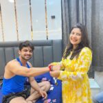 Abhishek Kumar Instagram - Happy Raksha Bandhan To Everyone ❤️🫰🥹 Raksha bandhan to theek hai per i saal ka mahoorat aese time pe tha k hum sab ready bhi nahi ho paaye + Ye din sirf behno ka hai hum bhaiyo ki to kamaai hi lutt jati hai😝 just kidding 😅 Once again Happy Raksha bandhan ❤️