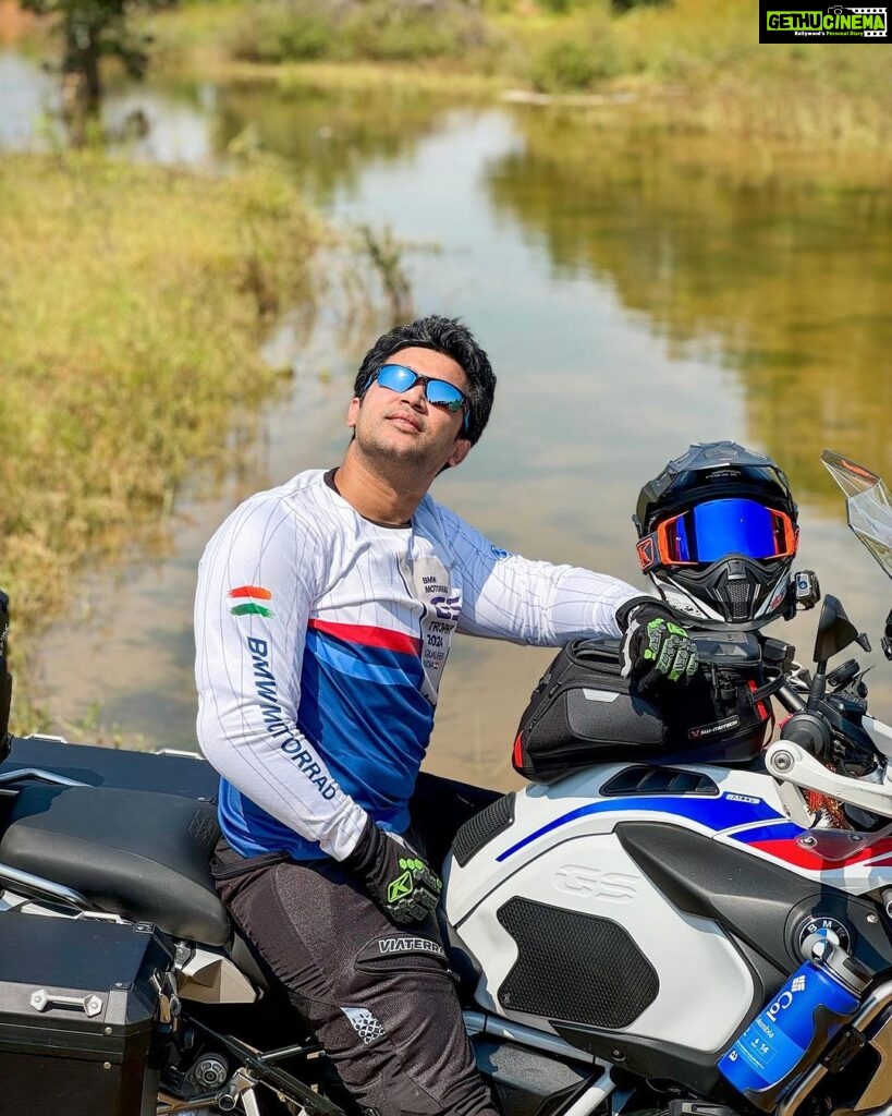 Abijeet Duddala Instagram - Happy Sunday Folks ♥️ #Sunday #funday #weekend #vibes #motorcycle #adv #advrider #adventure #offroad #blue