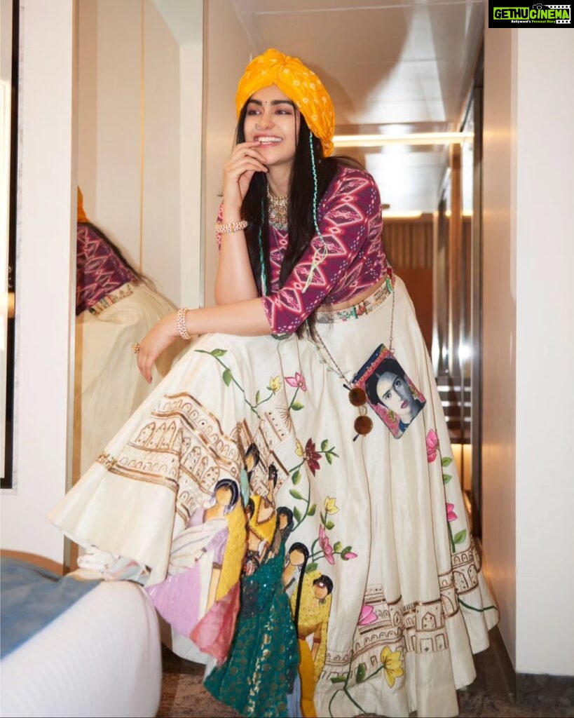 Adah Sharma Instagram - Sometimes when I close my eyes.................. I can't see 🤣🤣🤣🤣 👗 @manisha_khandwal_kore 💇‍♀️@snehal_uk Outfit by @house_of_jama Jewellery by @anupa_tulsi_jewellers 📸 @niranjanpat for the indoor pics Makeup by talented #StarKidRadhaSharma @adah_ki_radha Some pics @snehal_uk the stage pics I don't know who clicked 😬 #100YearsOfAdahSharma #adahsharma Pune, Maharashtra