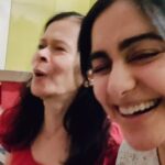 Adah Sharma Instagram - Seeti competition?want to join? Shaam ki jugalbandi 🐧🦃 seeti maarna koi humse seekhe 🤣... Aiyoh! our koyal is soooo competitive 😬😅 . . . . #100YearsOfAdahSharma #adahsharma