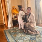 Addite Shirwaikar Malik Instagram – Mimi wat is this, Wat is ashtami , Why we doing this, why we distributing gifts..
Mimi says festivals are all about sharing & caring & blessings..Mimi it’s so nice.. wish every day is a festival.. I made so many new friends today too..Happy ashtami ❤️