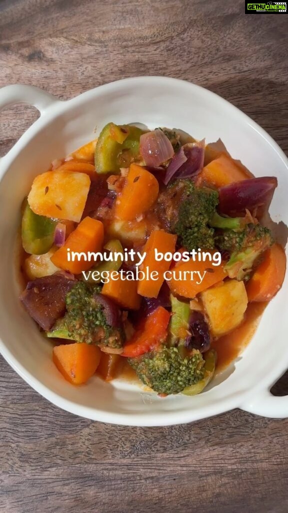 Aditi Chengappa Instagram - This is a beginner friendly recipe 😇 As the weather gets colder, you’re definitely going to need an immunity boost 💪 I love making this simple curry that can be eaten as a soup or with rice 😊 It is vitamin rich (especially in Vit C ) so it’s the perfect immunity boost ✨ Ingredients: (serves 2) Olive oil for cooking 2 heaped tsp cumin seeds grated ginger + garlic 1 tbsp red onions bell peppers brocolli carrots sweet potato potato and any other vegetable you’d like to add! 1 whole fresh tomato pureed 3 tbsp tomato paste Method: Saute the cumin seeds till they’re warm brown and fragrant, add onions, ginger, garlic and bell peppers. Toss till blistered and then add tomato puree + paste. Stir in and drop all your vegetables( if you want to save time, you can pressure cook the broccoli,carrots and potatoes before hand like i did). Add sufficient water (depending on how much gravy you want) and cook with the lid on. Once your vegetables are cooked, it’s ready to serve 😍 : : : : :#asmrcooking #asmr #recipe #veganrezepte #veganrecipes #curryrecipes #healthyrecipes #healthyeating #selfcare Berlin, Germany