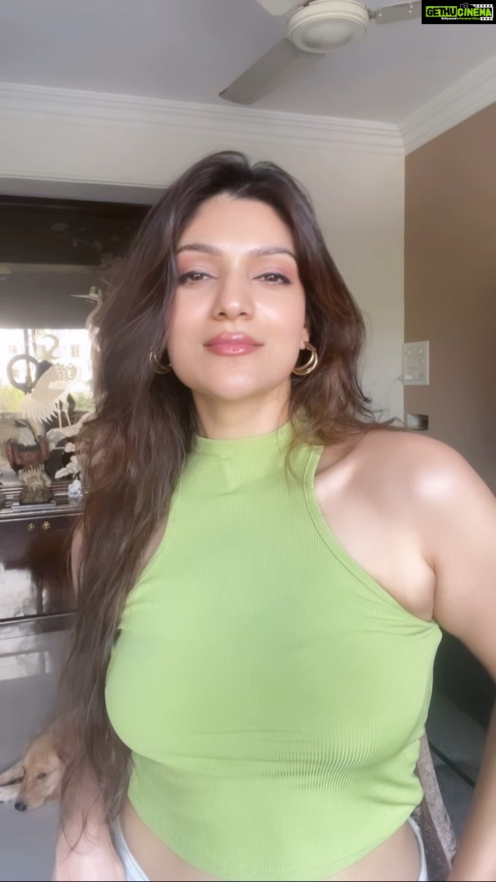 Aditi Gautam Instagram - GRWM ( everyday makeup) Products used - Foundation - @narsissist Loose powder - @kaybykatrina Eyeshadow - @pixibeauty Brows - @anastasiabeverlyhills Eyeliner - @sephora_india Mascara - @sephora_india Blush - @skinstoryme Lip liner - @paccosmetic Lip gloss - @kirobeauty . . . . . . . . . #reels #makeup #makeuplover #reelitfeelit #transition #makeuptutorial #makeuplook #explore #love #trendingreels #grwm